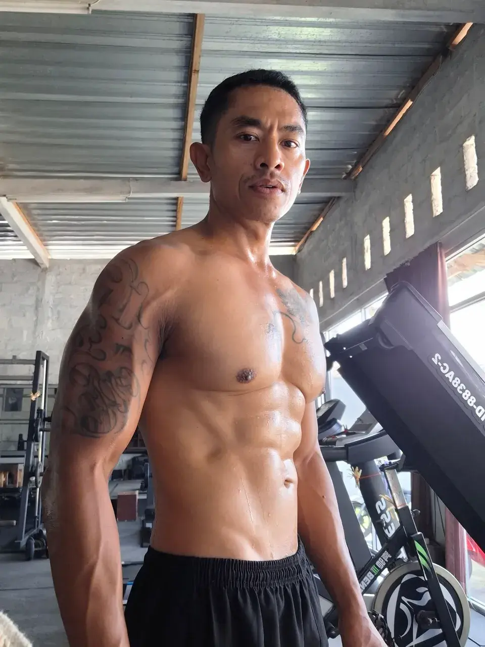 เสียวๆกับหุ่นหนุ่มต่างเเดน