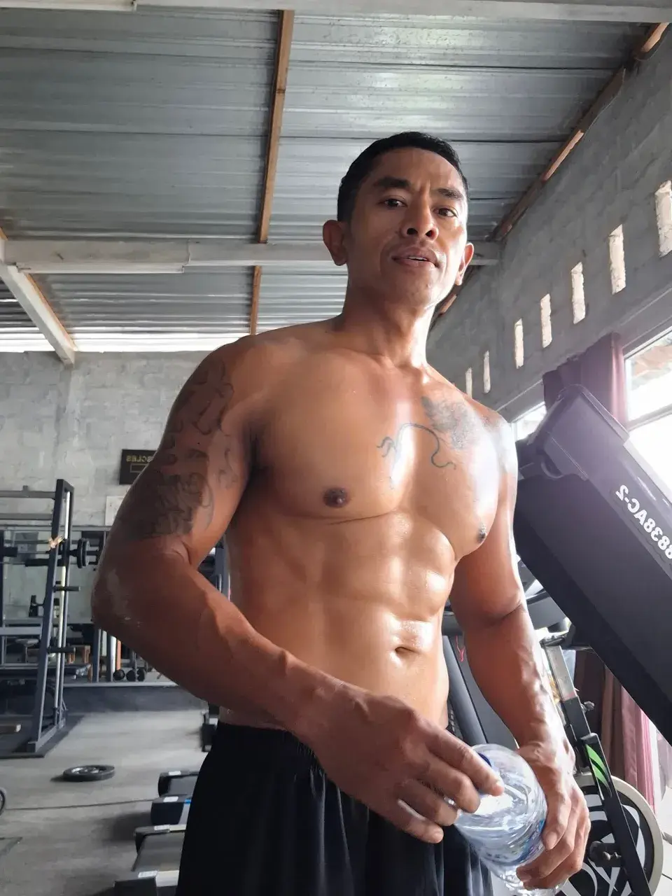 เสียวๆกับหุ่นหนุ่มต่างเเดน