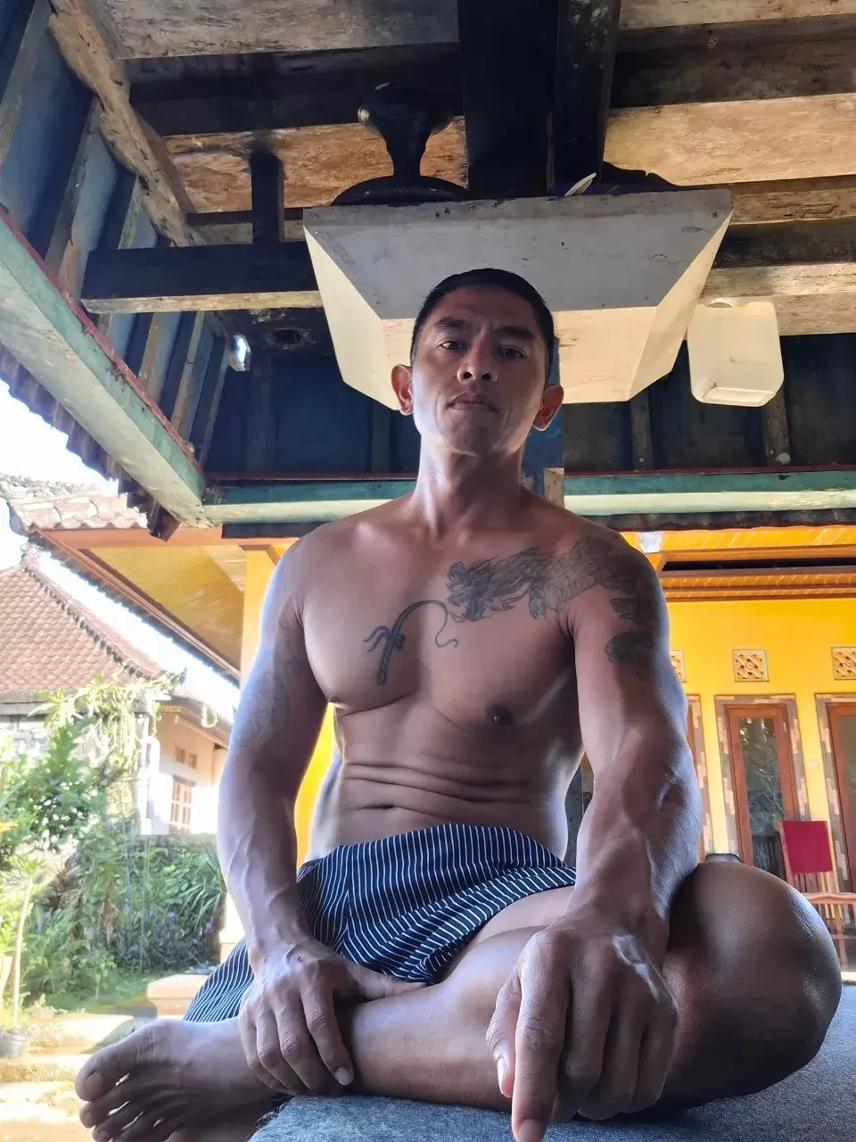 เสียวๆกับหุ่นหนุ่มต่างเเดน