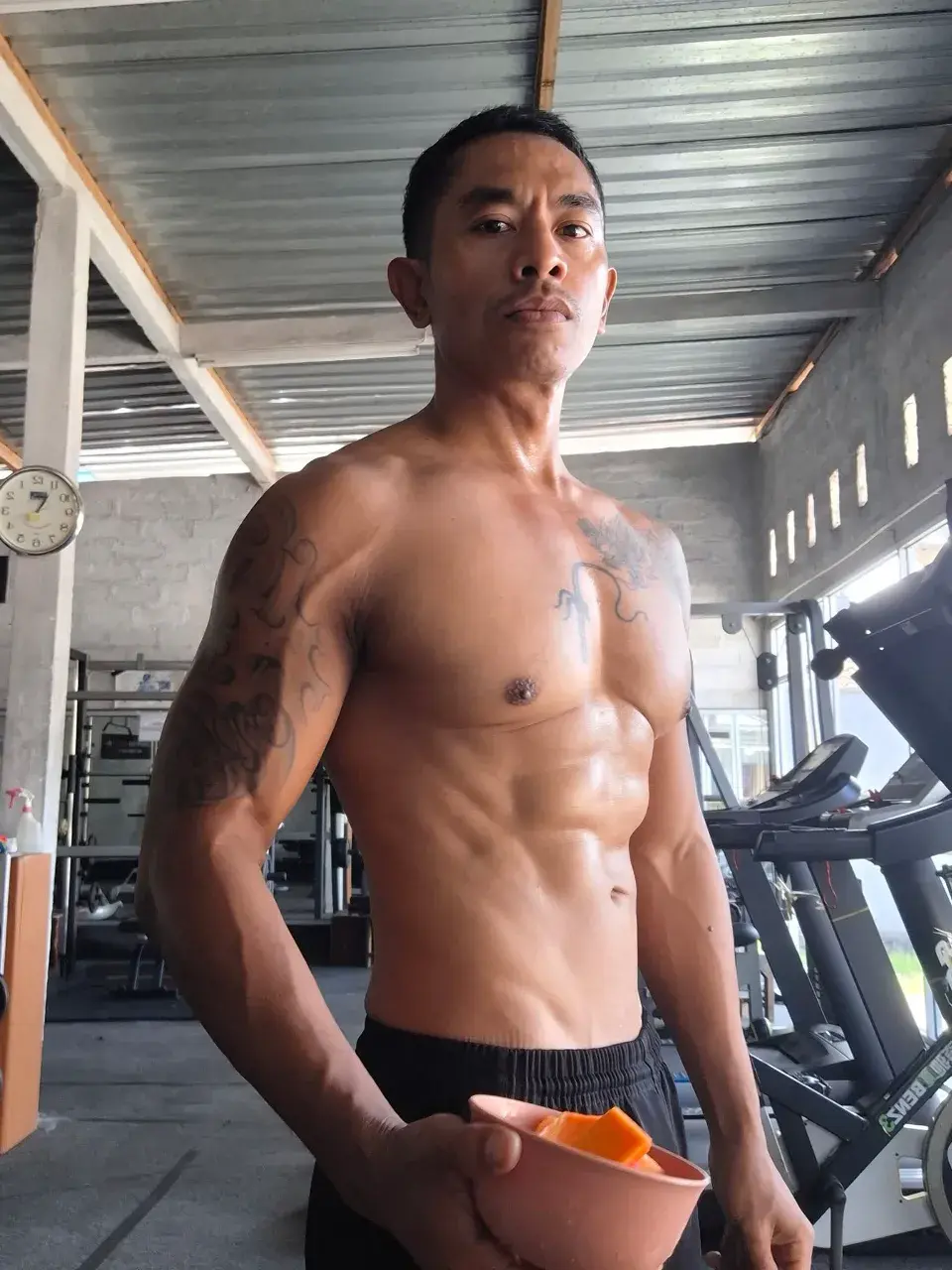 เสียวๆกับหุ่นหนุ่มต่างเเดน