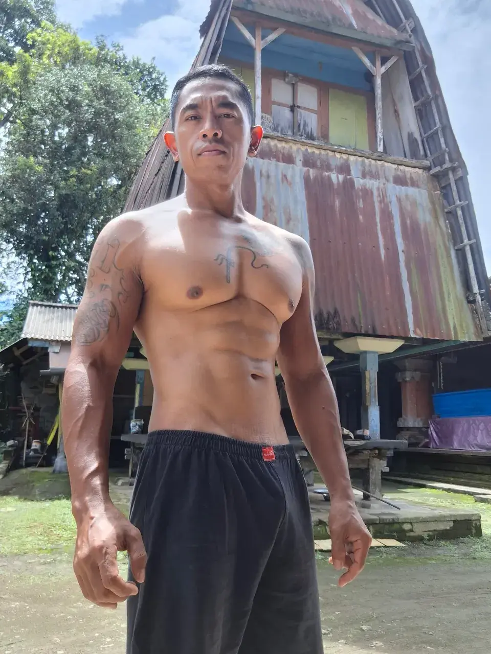 เสียวๆกับหุ่นหนุ่มต่างเเดน