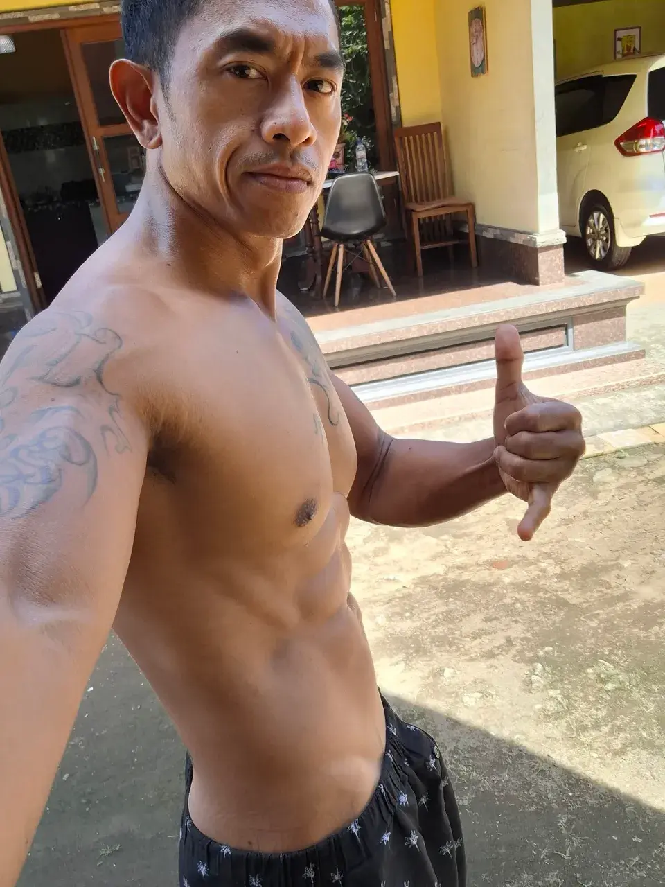 เสียวๆกับหุ่นหนุ่มต่างเเดน