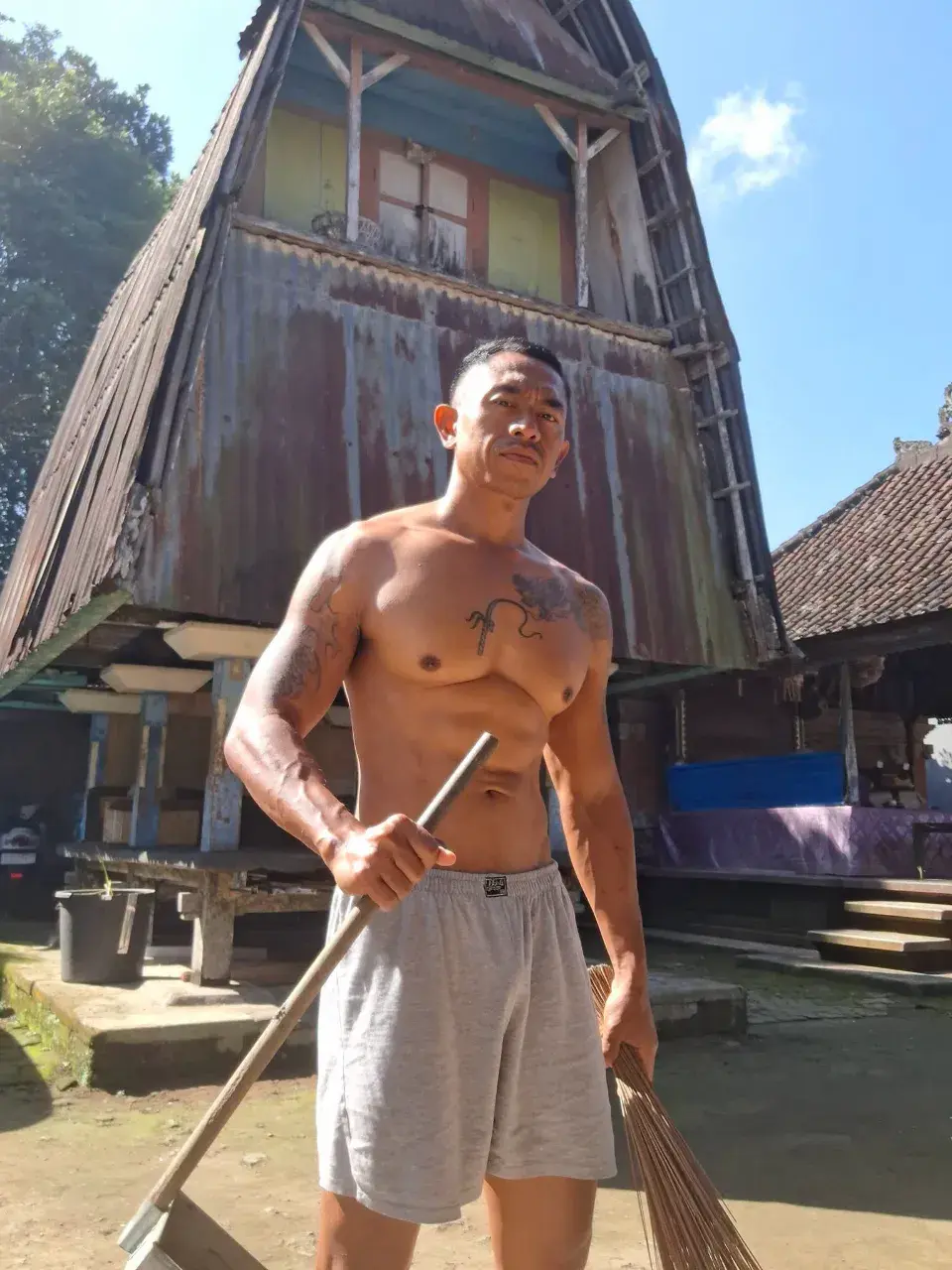 เสียวๆกับหุ่นหนุ่มต่างเเดน
