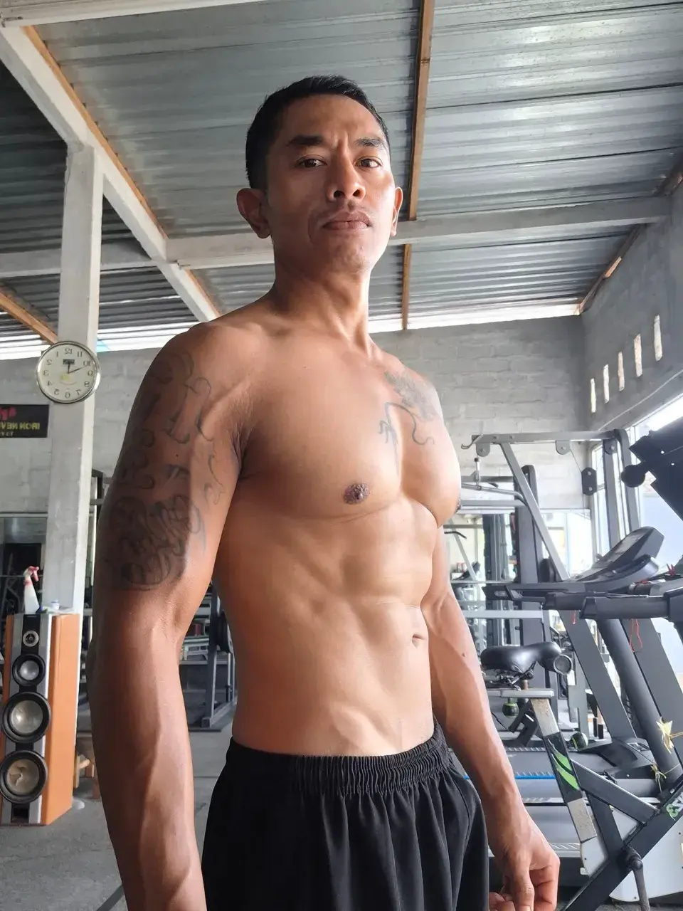 เสียวๆกับหุ่นหนุ่มต่างเเดน