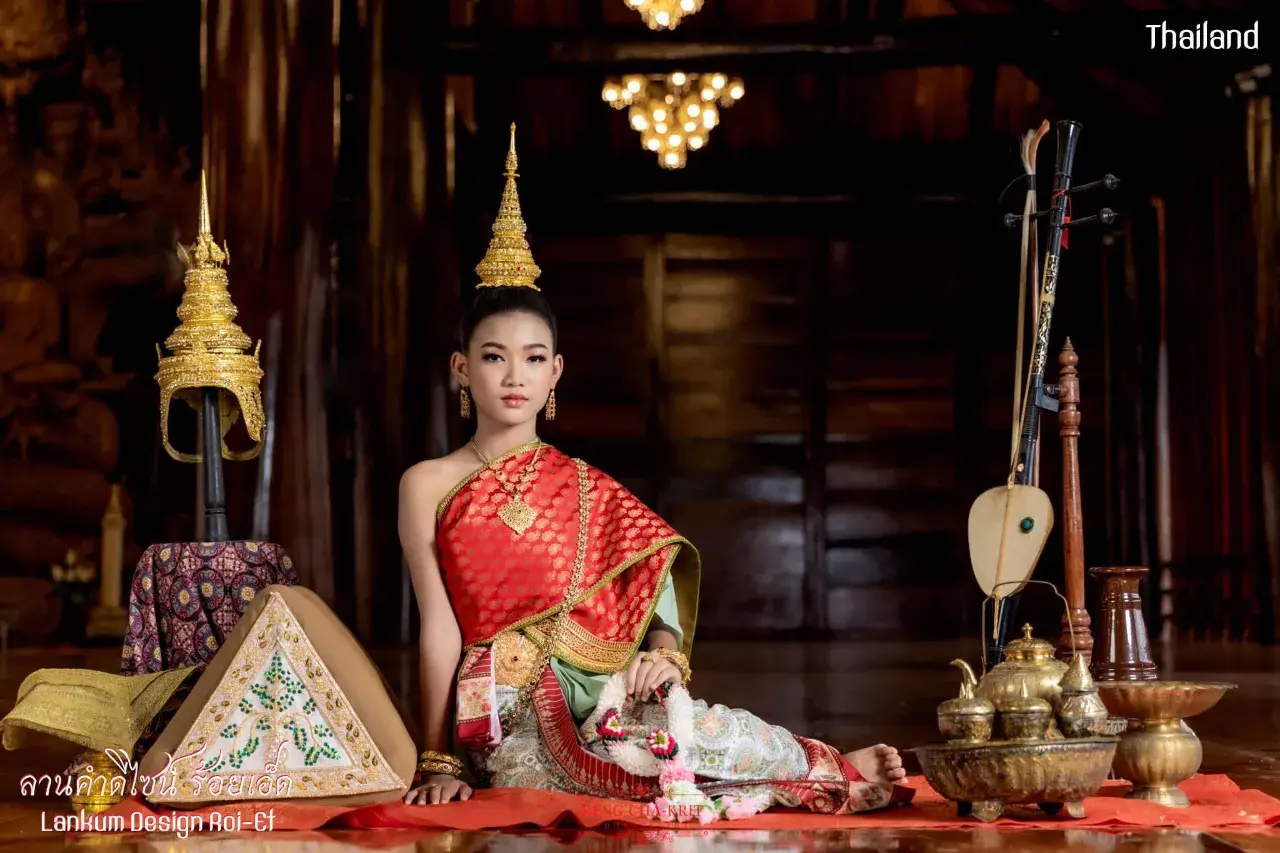 Girl in Ayutthaya Royal Attire 🇹🇭