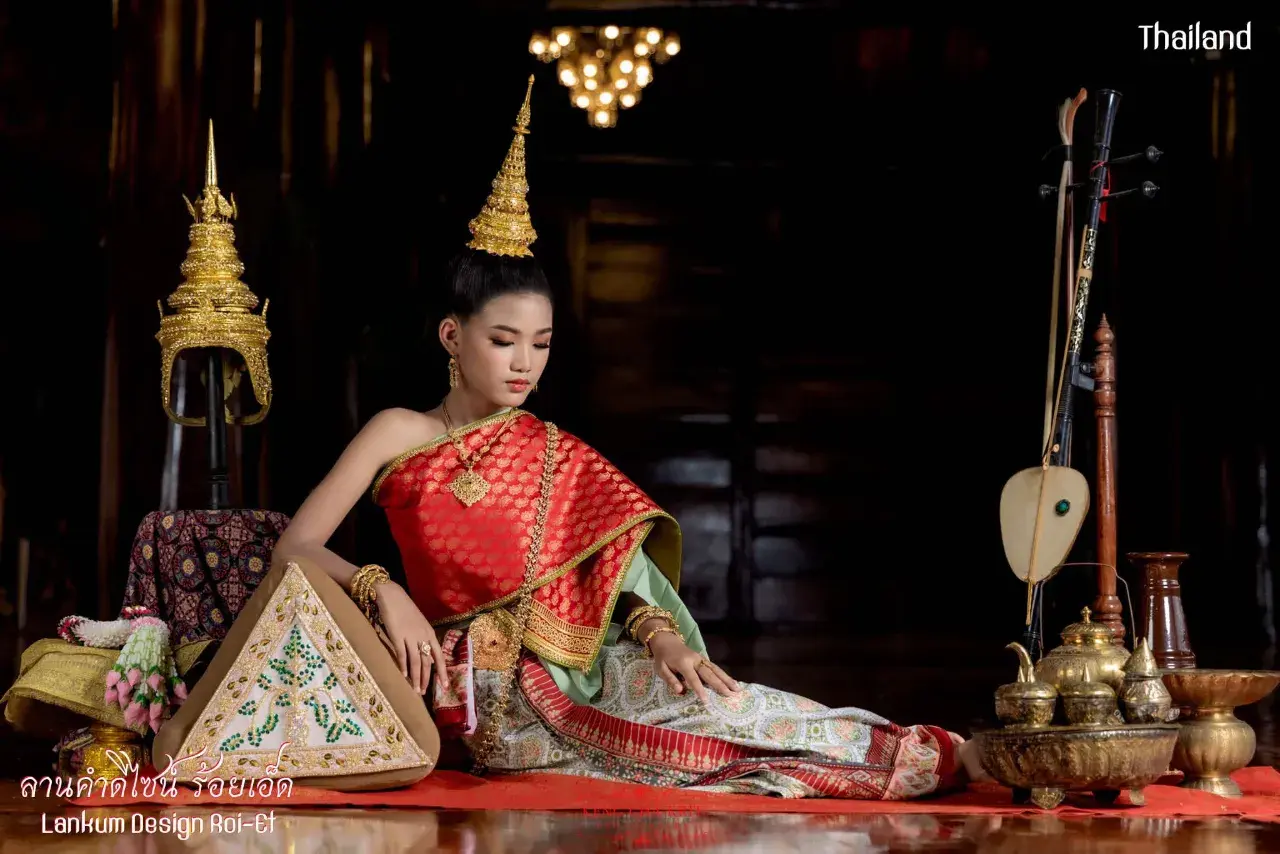 Girl in Ayutthaya Royal Attire 🇹🇭