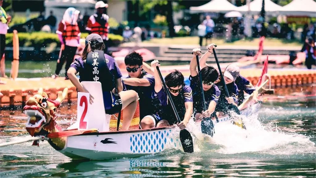 Snapshots from the Kaohsiung Dragon Boat Festival