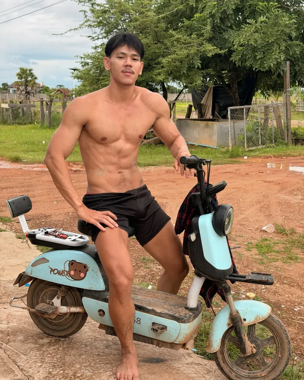 หนุ่มปากเซ