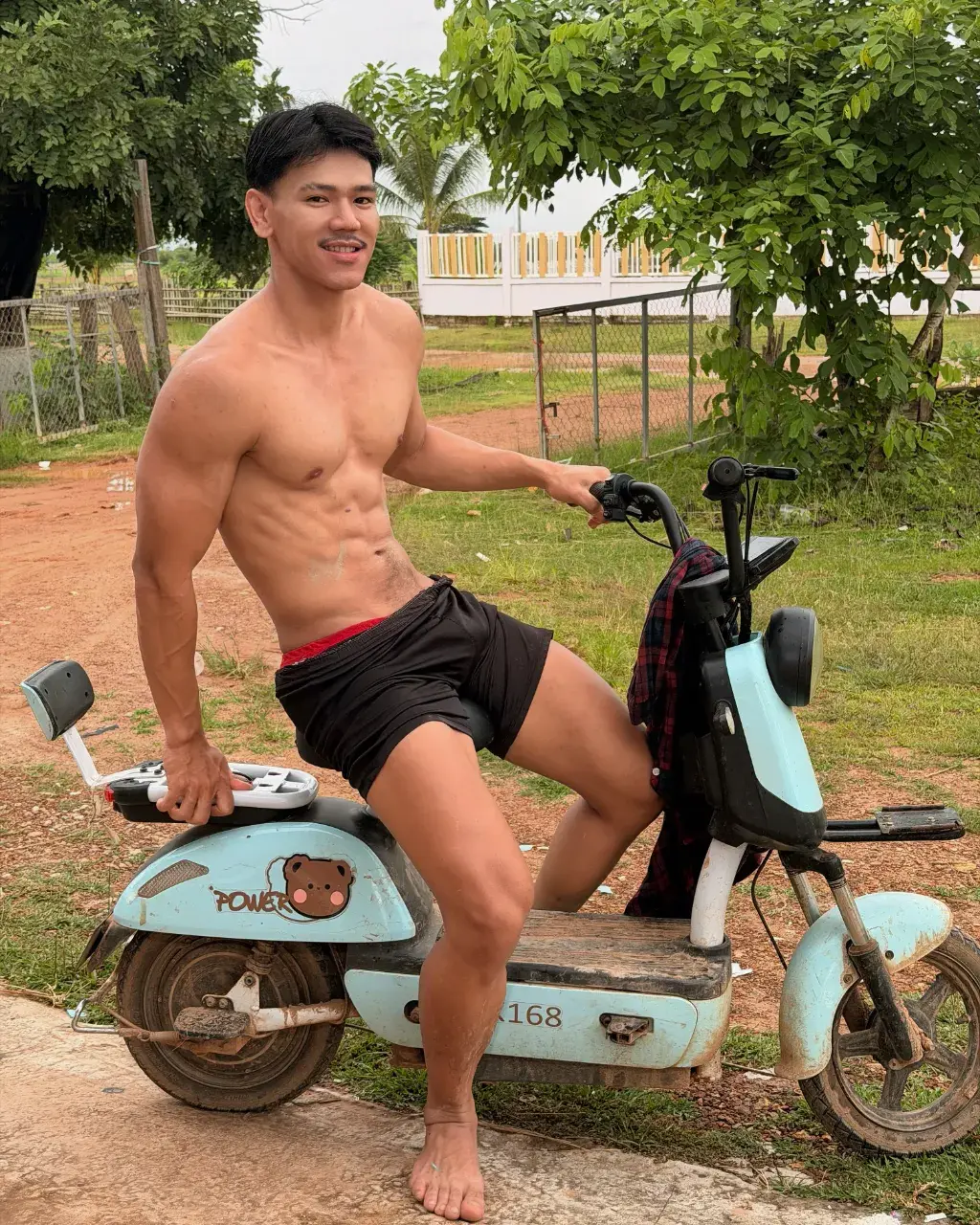 หนุ่มปากเซ