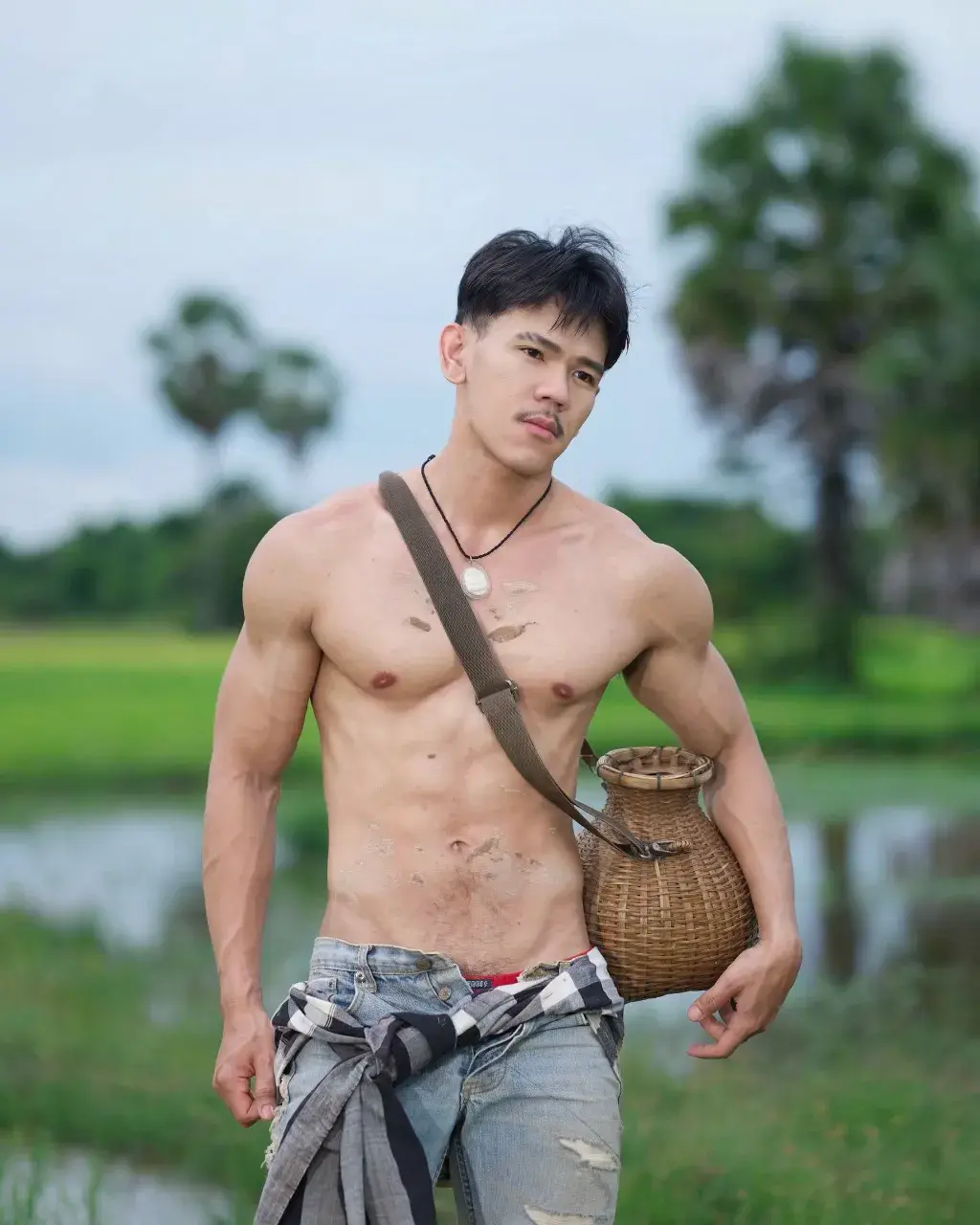 หนุ่มปากเซ