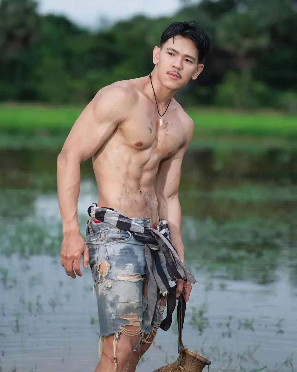 หนุ่มปากเซ
