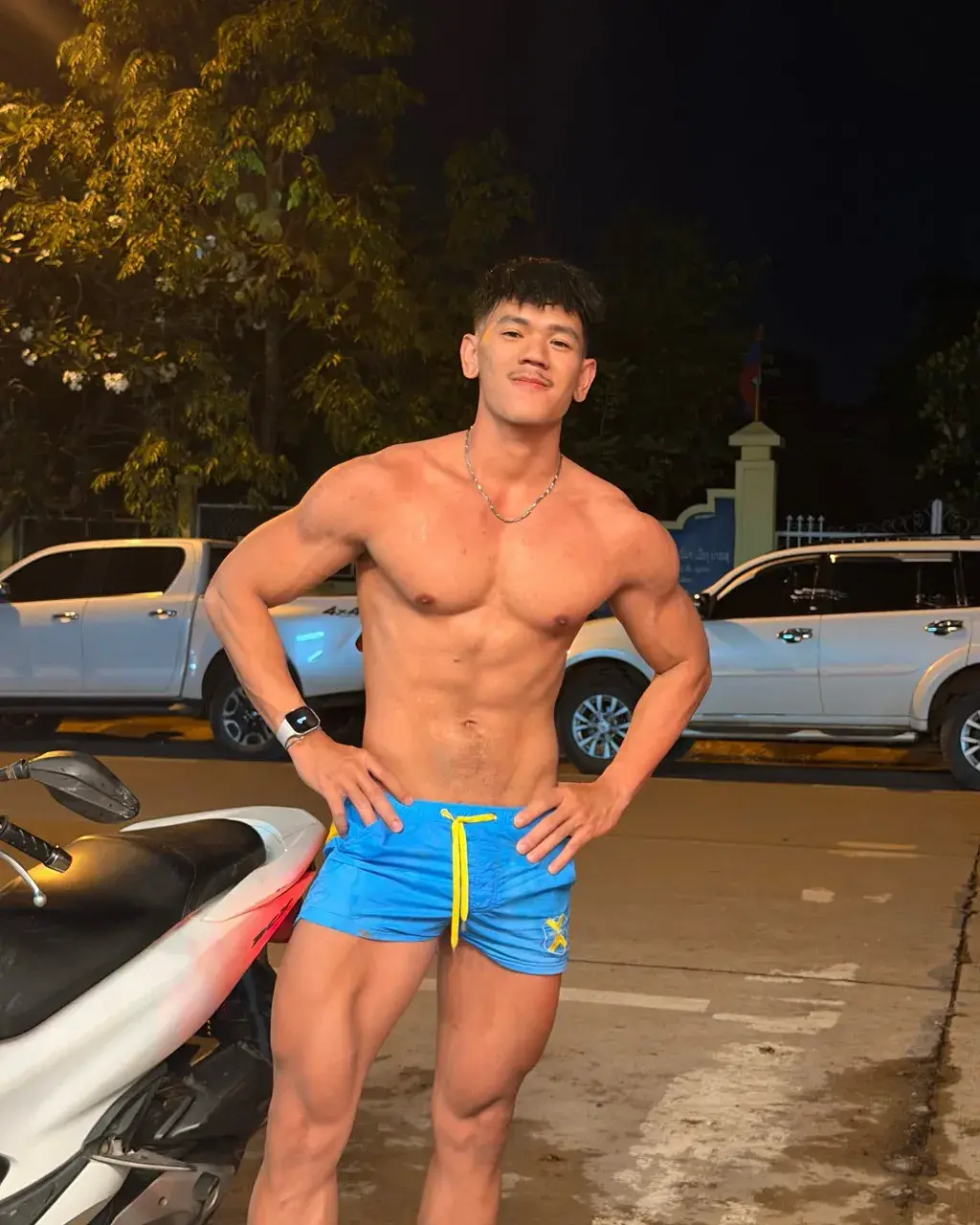 หนุ่มปากเซ