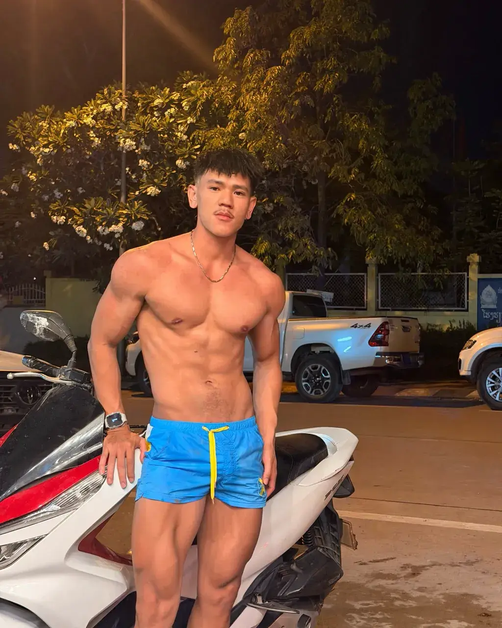 หนุ่มปากเซ