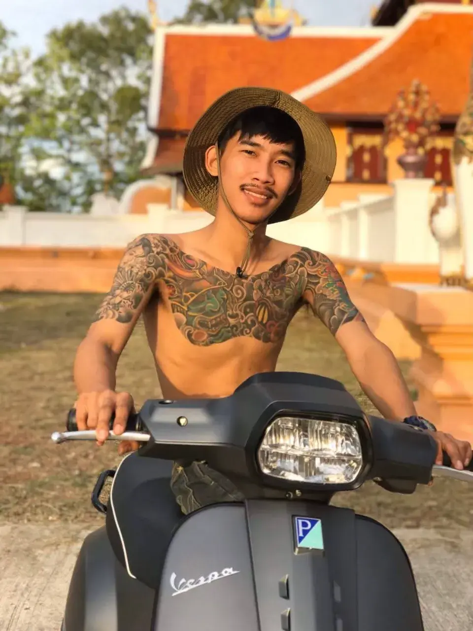 หนุ่มหล่อตัวลาย &hearts;️