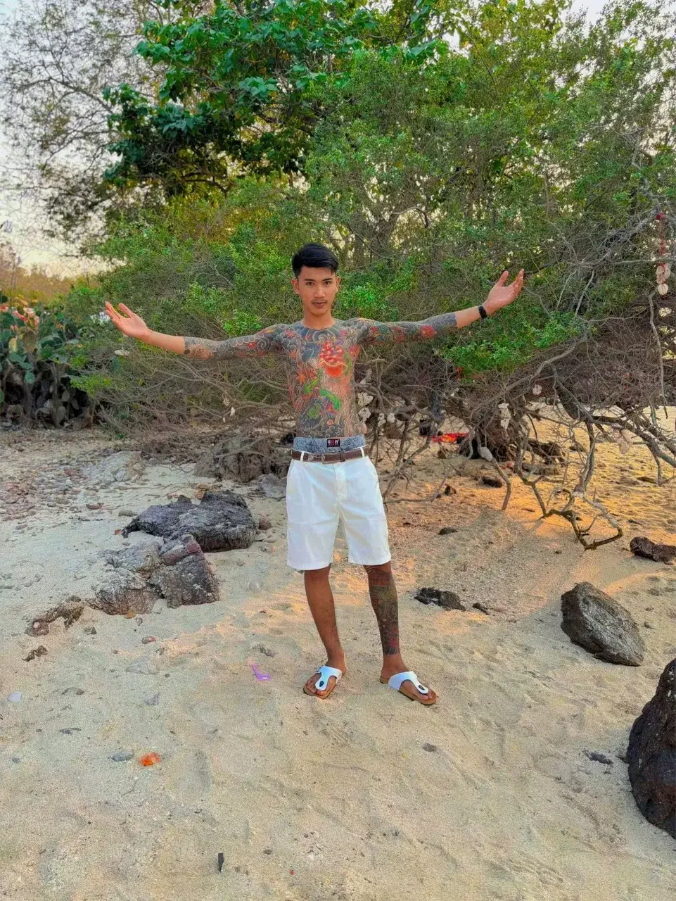 หนุ่มหล่อตัวลาย &hearts;️
