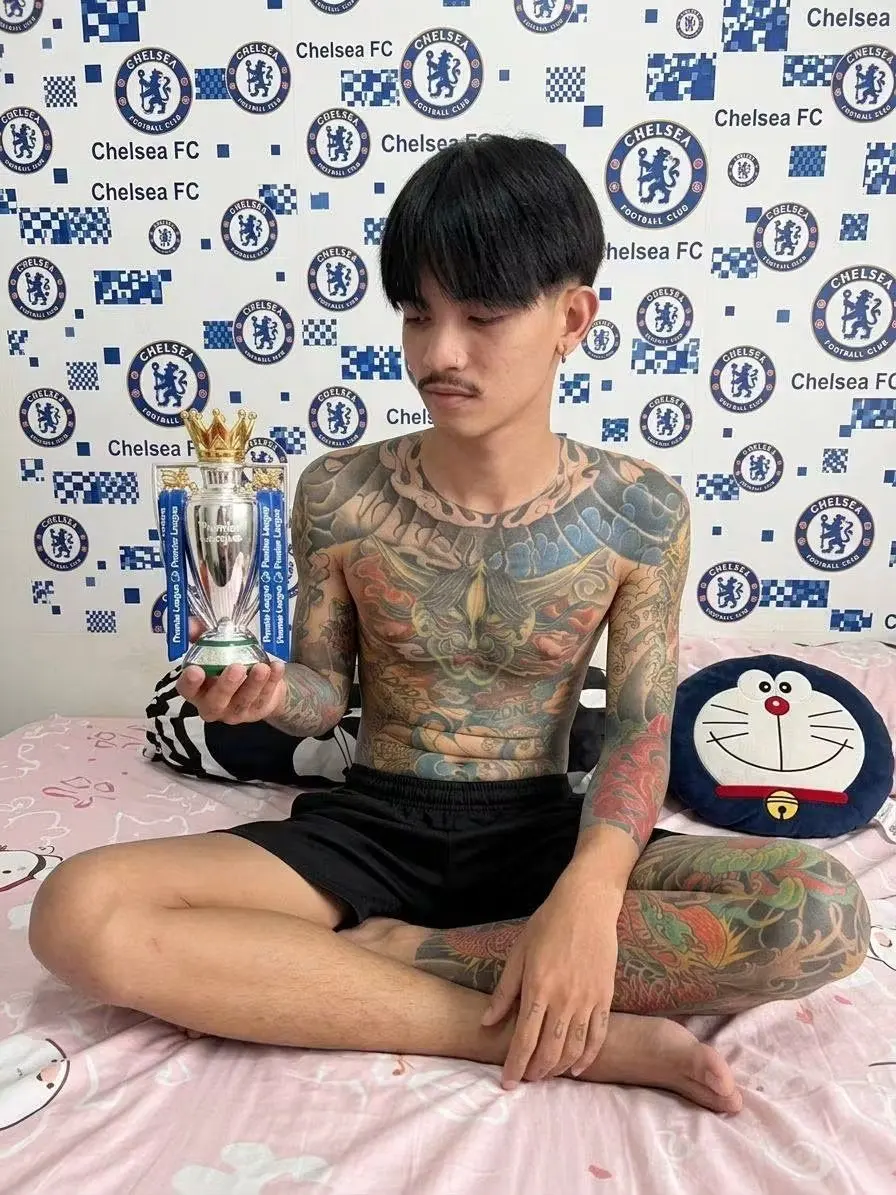 หนุ่มหล่อตัวลาย &hearts;️