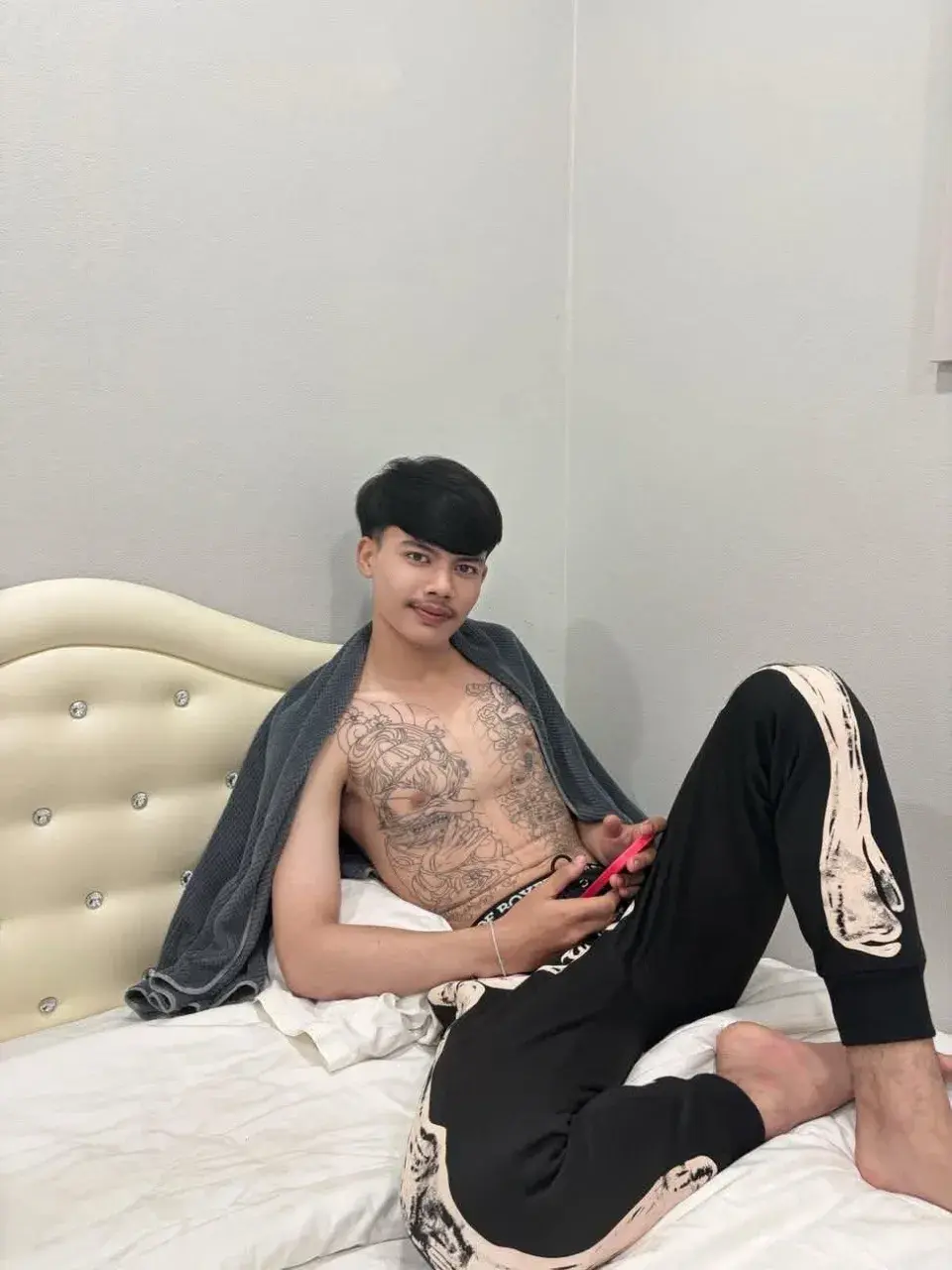 หนุ่มหล่อตัวลาย &hearts;️