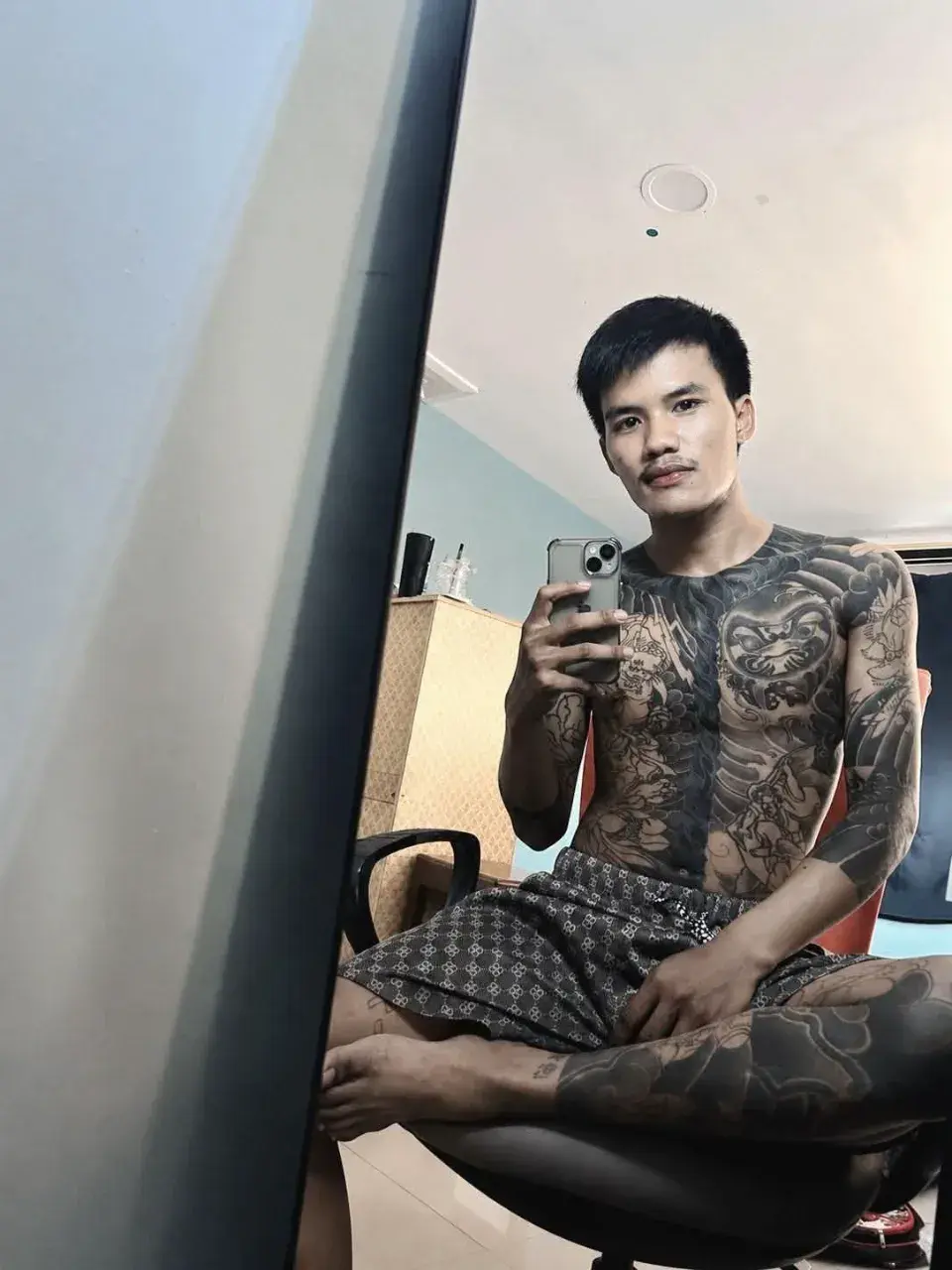 หนุ่มหล่อตัวลาย &hearts;️