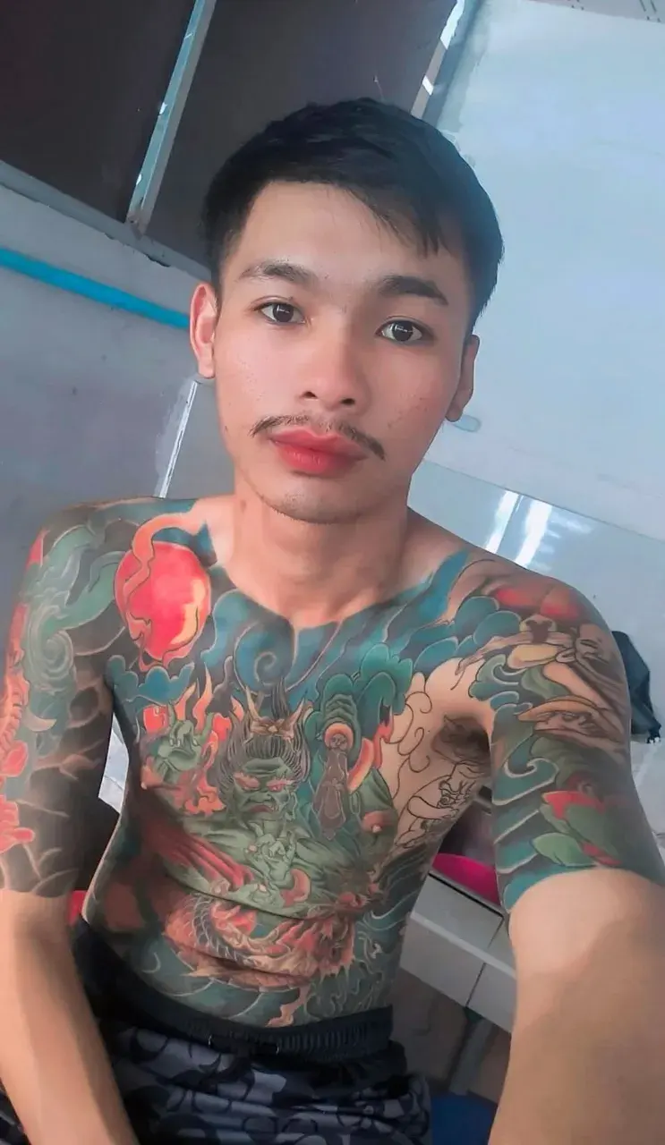 หนุ่มหล่อตัวลาย &hearts;️