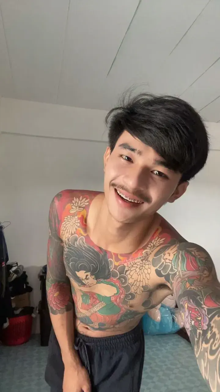 หนุ่มหล่อตัวลาย &hearts;️
