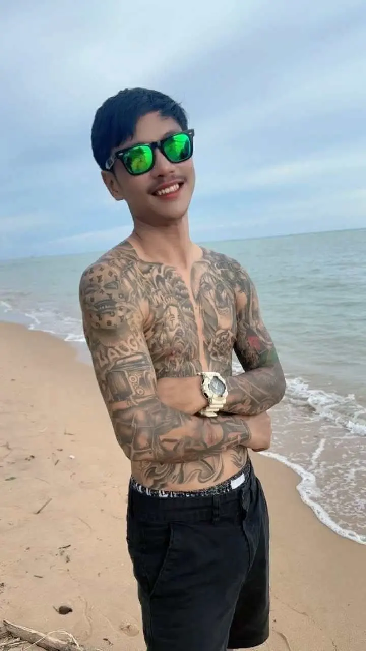 หนุ่มหล่อตัวลาย &hearts;️