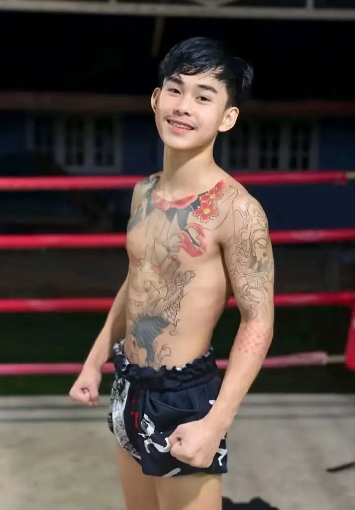 หนุ่มหล่อตัวลาย &hearts;️