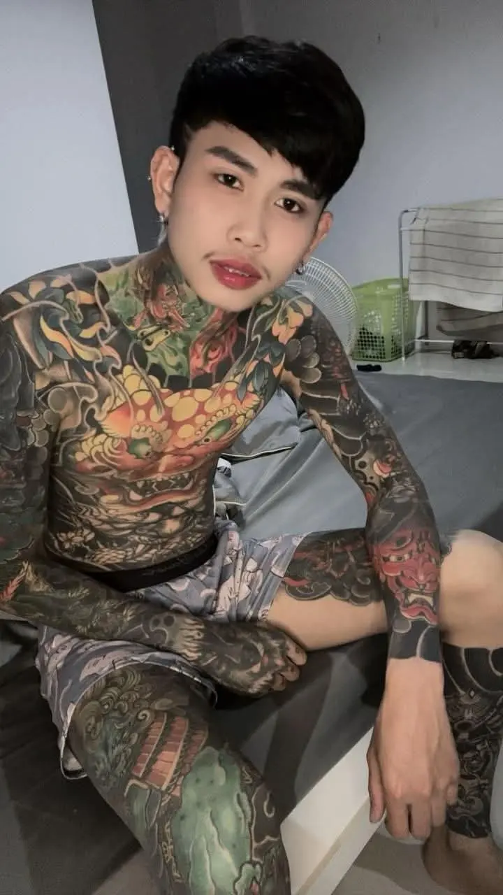 หนุ่มหล่อตัวลาย &hearts;️
