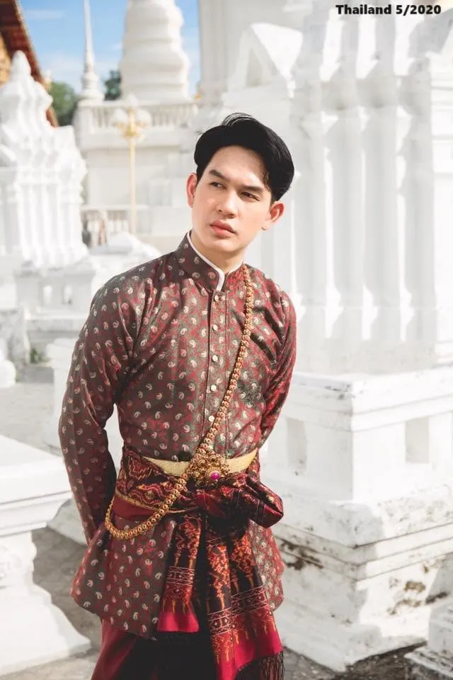 Thai Men in Traditional Outfits 🇹🇭
