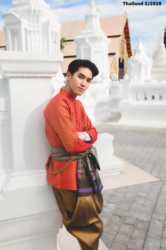 Thai Men in Traditional Outfits 🇹🇭