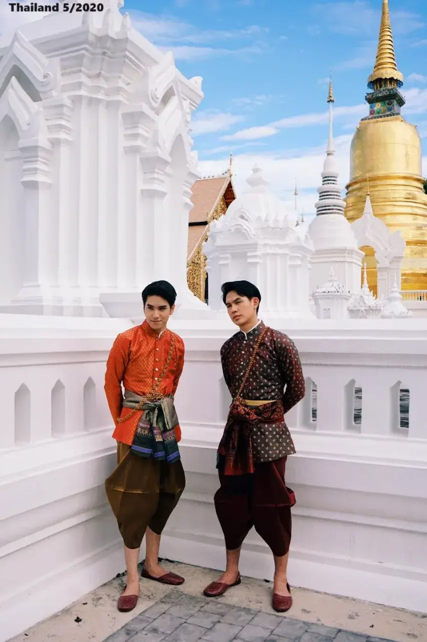 Thai Men in Traditional Outfits 🇹🇭