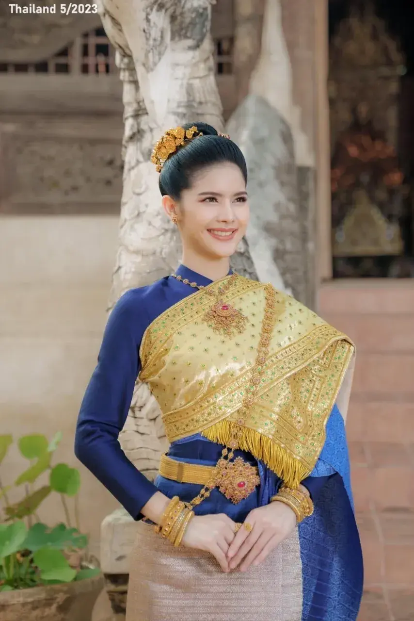 Garn Nuttacha in Lanna Thai Traditional Dress 🇹🇭