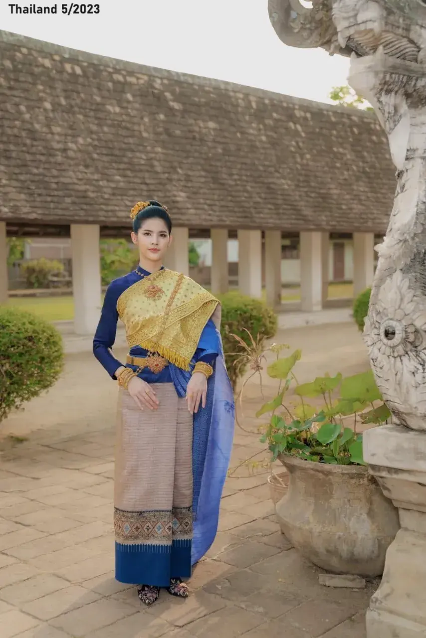 Garn Nuttacha in Lanna Thai Traditional Dress 🇹🇭
