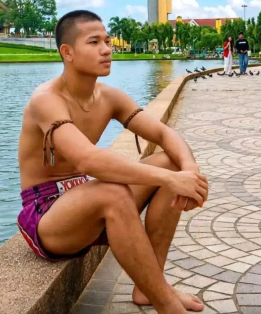 นักมวยหล่อ