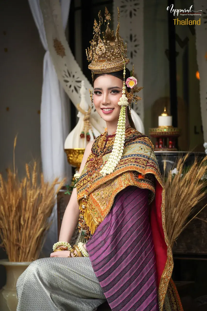 Model in Thai Ancient Dress 🇹🇭