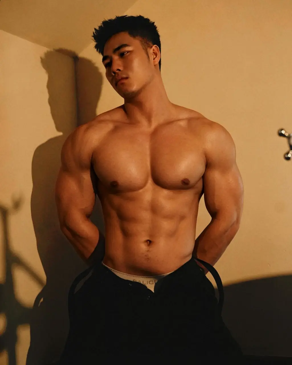 Gogo Dancer : 闷油瓶