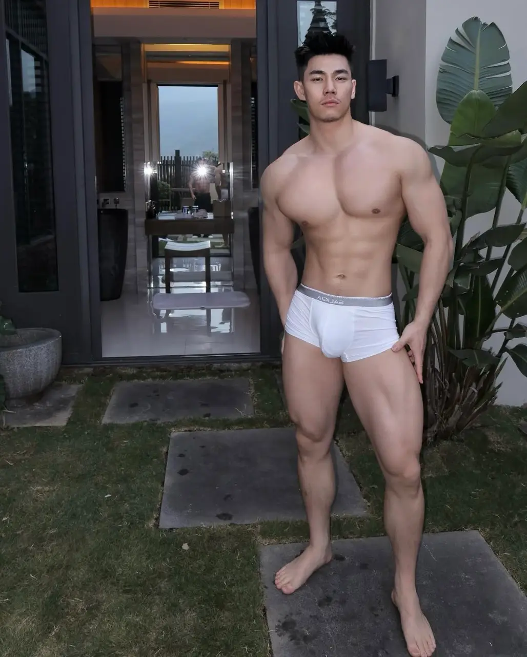 Gogo Dancer : 闷油瓶