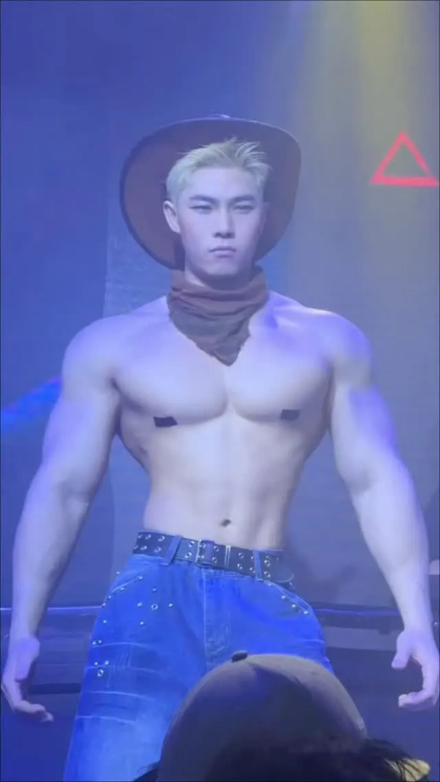 Gogo Dancer : 闷油瓶