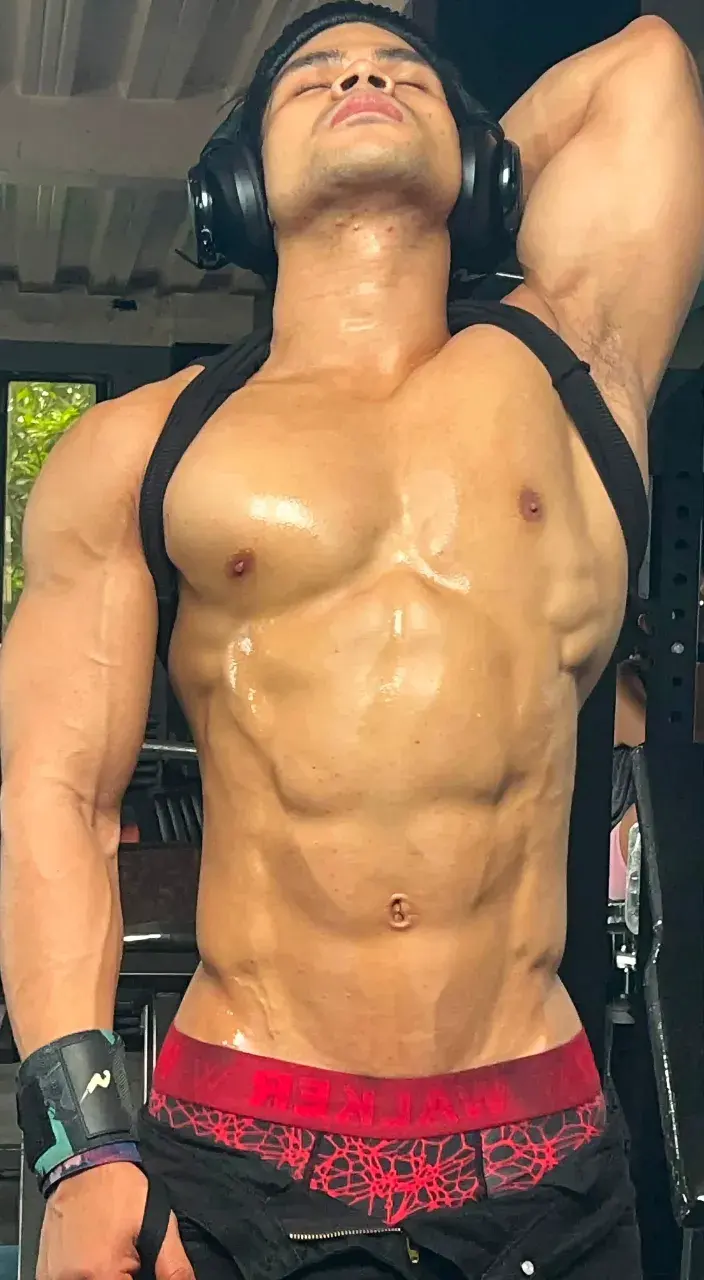 หนุ่มหล่อกับหุ่นล่ำๆ
