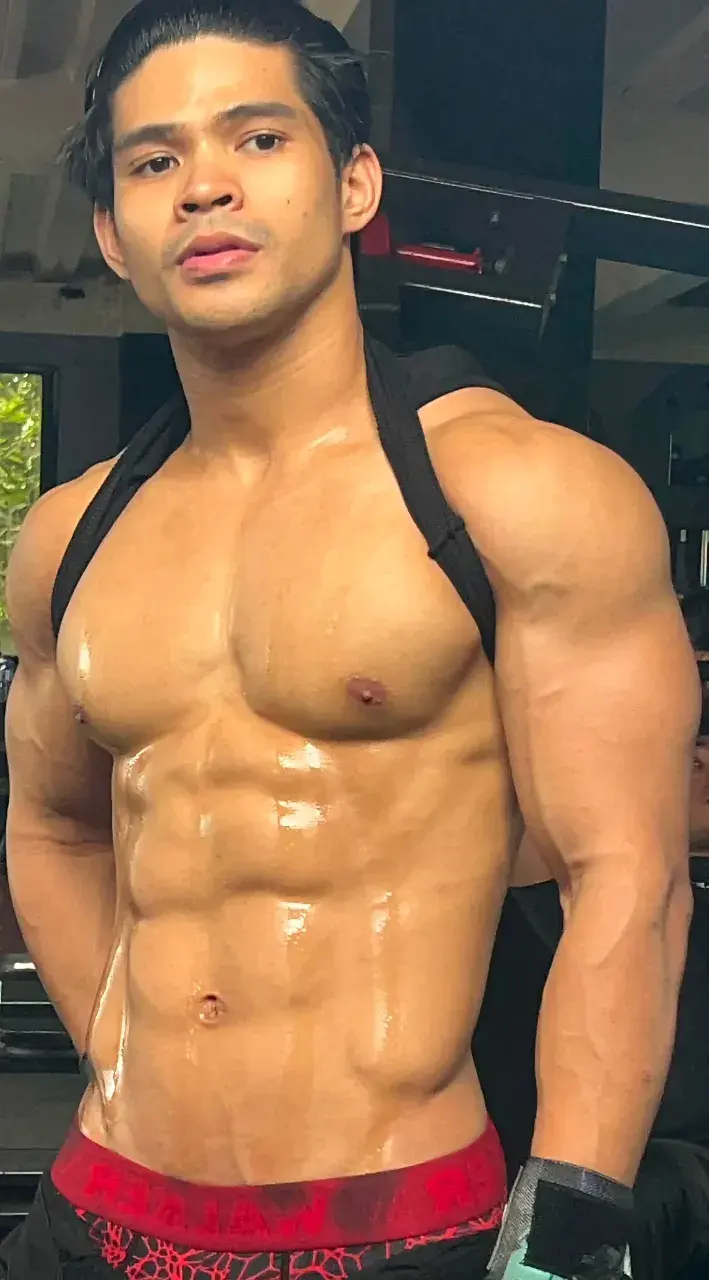 หนุ่มหล่อกับหุ่นล่ำๆ