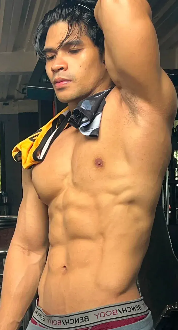 หนุ่มหล่อกับหุ่นล่ำๆ