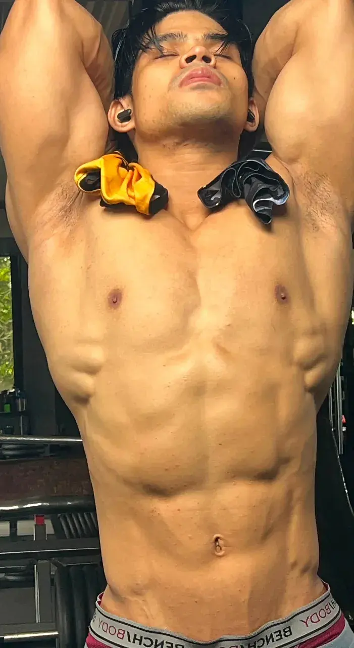 หนุ่มหล่อกับหุ่นล่ำๆ