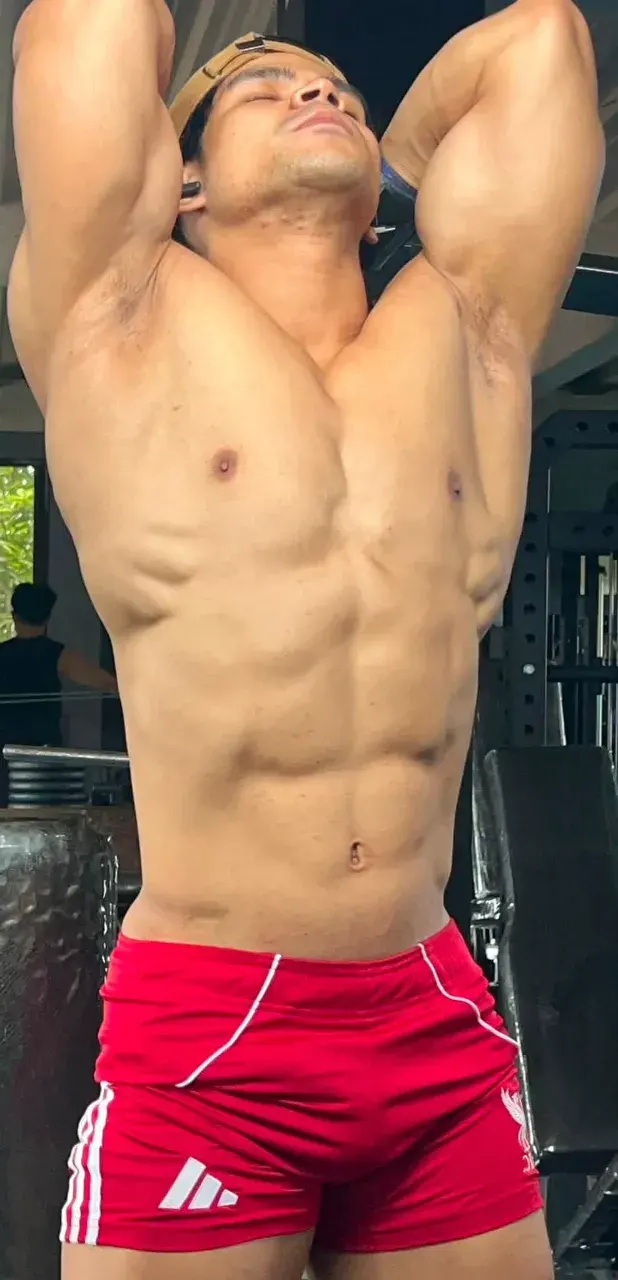หนุ่มหล่อกับหุ่นล่ำๆ
