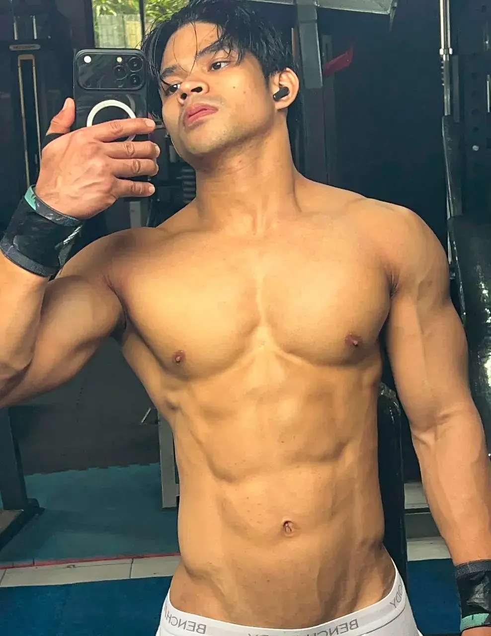 หนุ่มหล่อกับหุ่นล่ำๆ