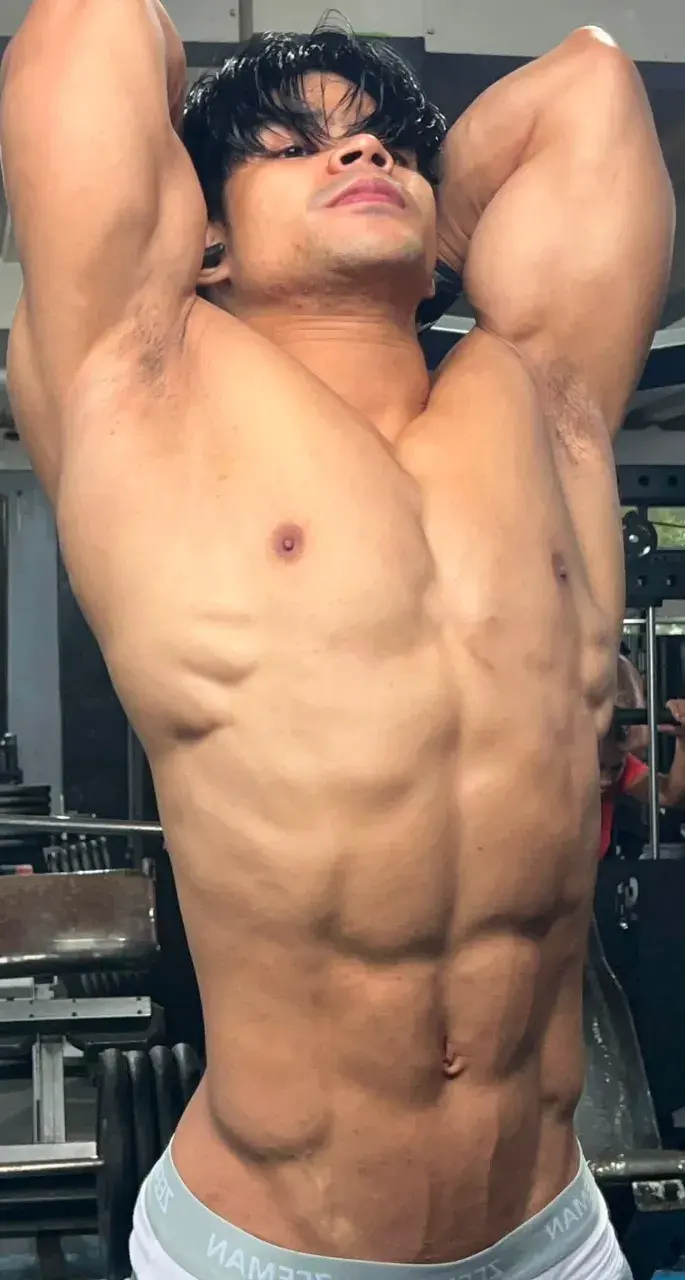 หนุ่มหล่อกับหุ่นล่ำๆ