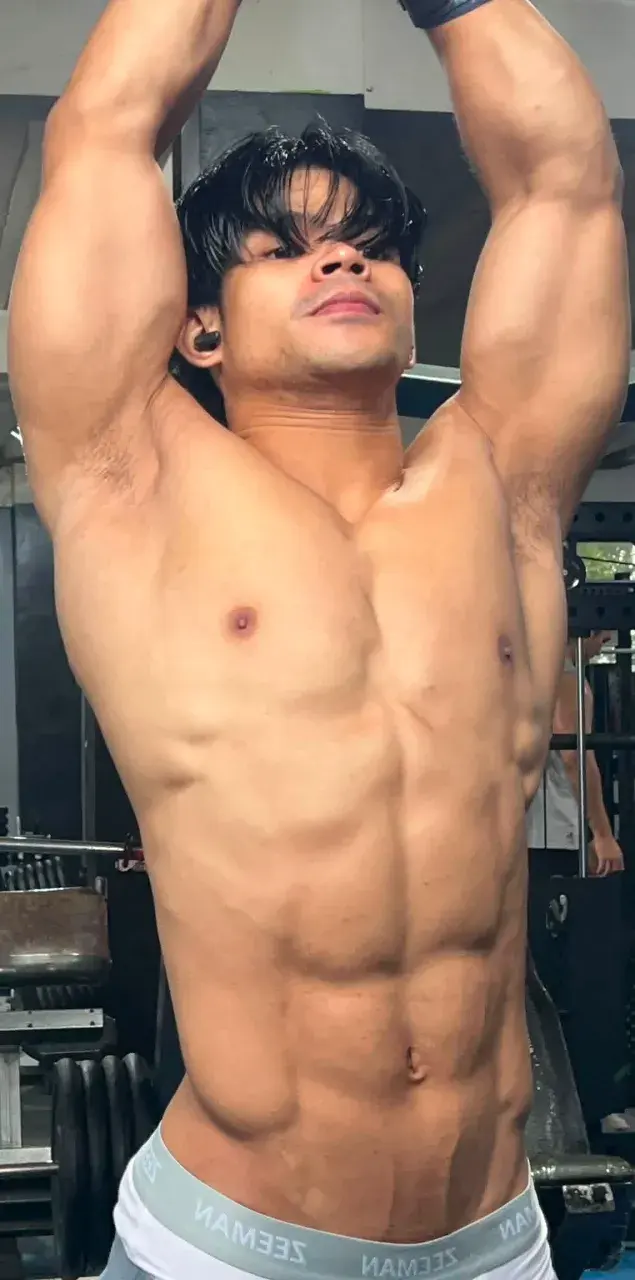 หนุ่มหล่อกับหุ่นล่ำๆ