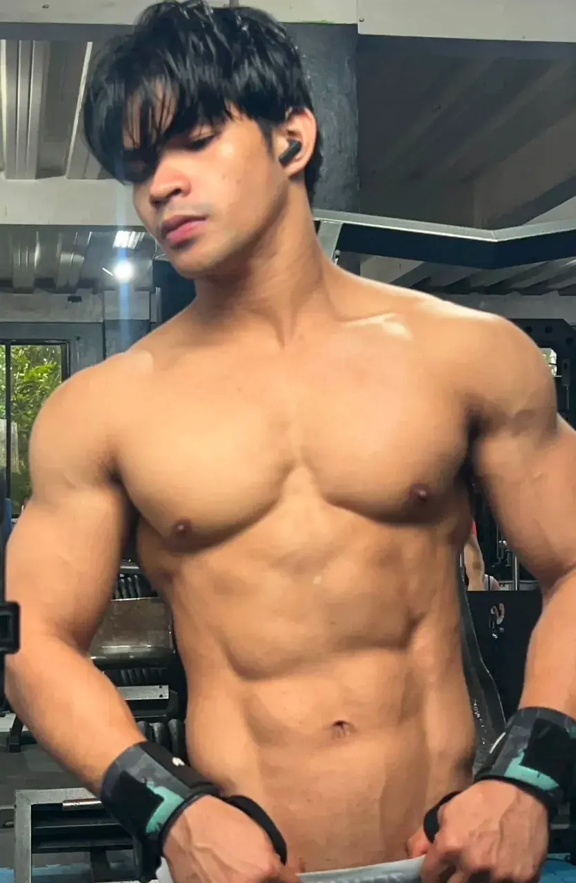 หนุ่มหล่อกับหุ่นล่ำๆ
