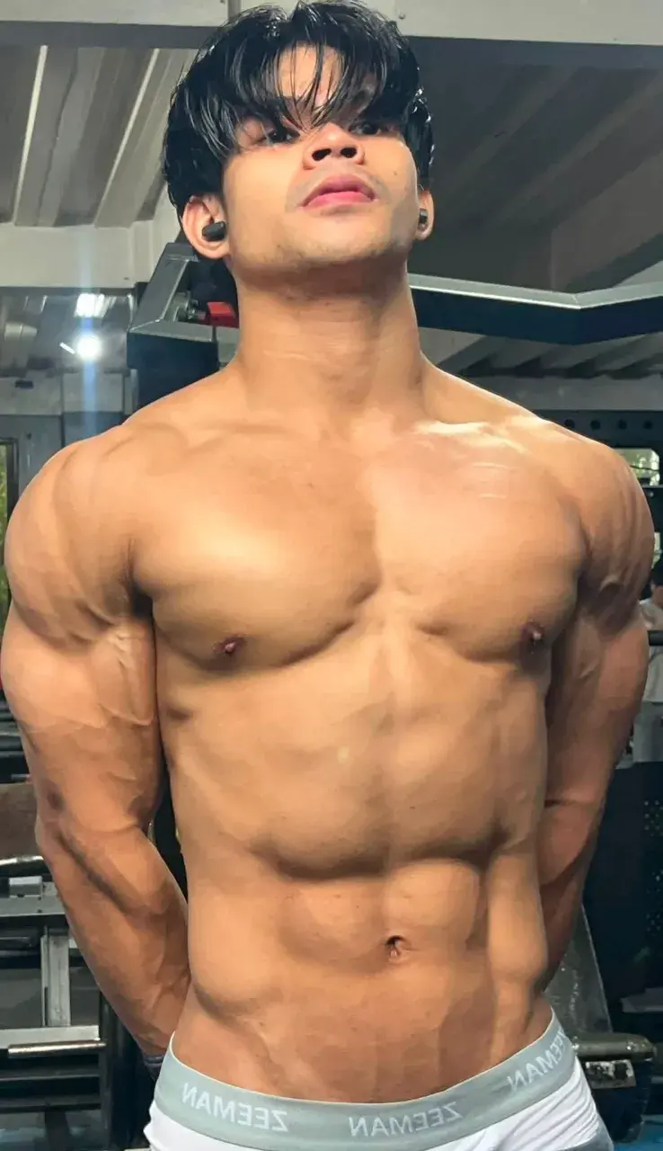 หนุ่มหล่อกับหุ่นล่ำๆ