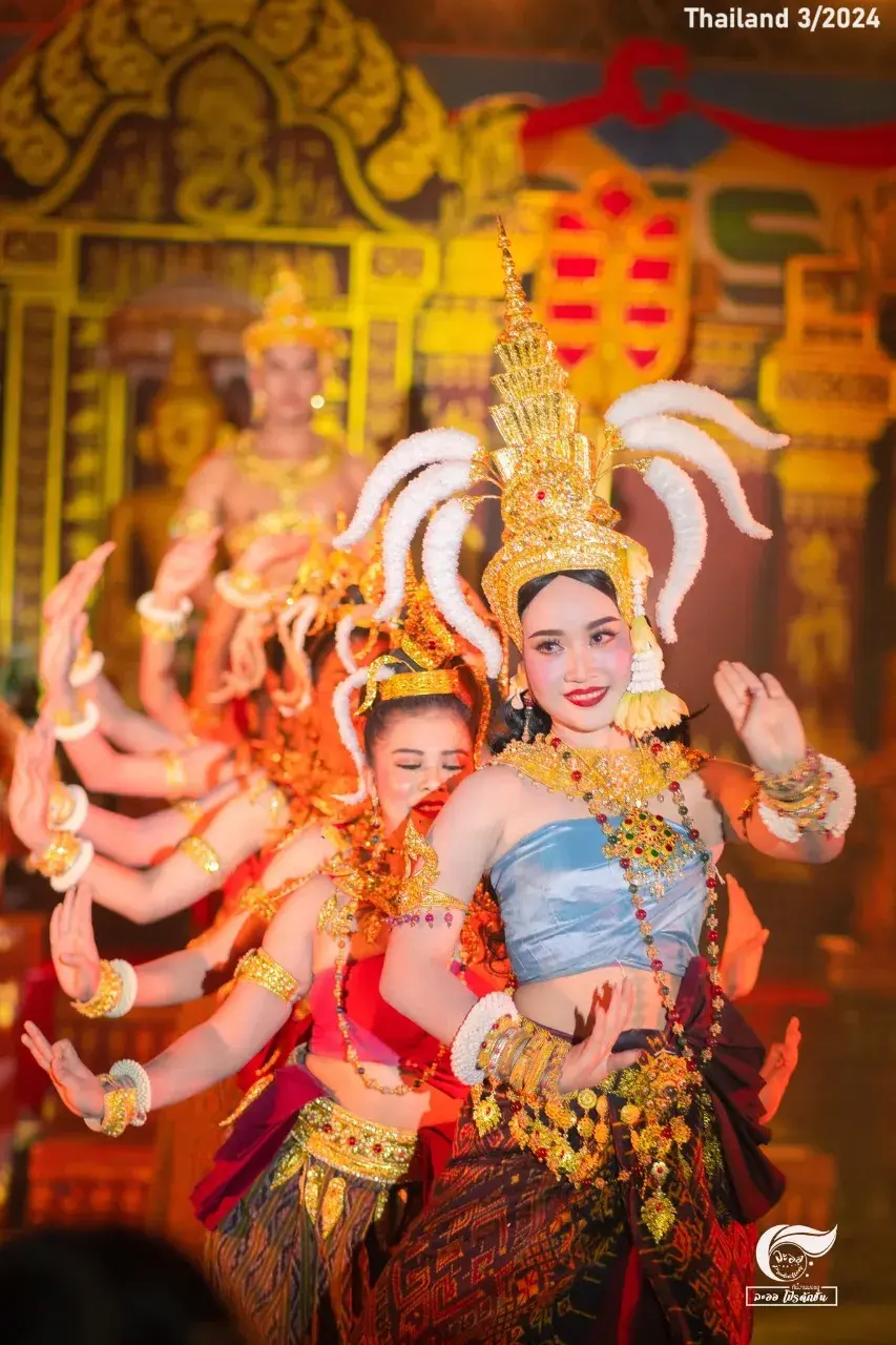 Dance at Luang Pho Chamnit Worship 🇹🇭