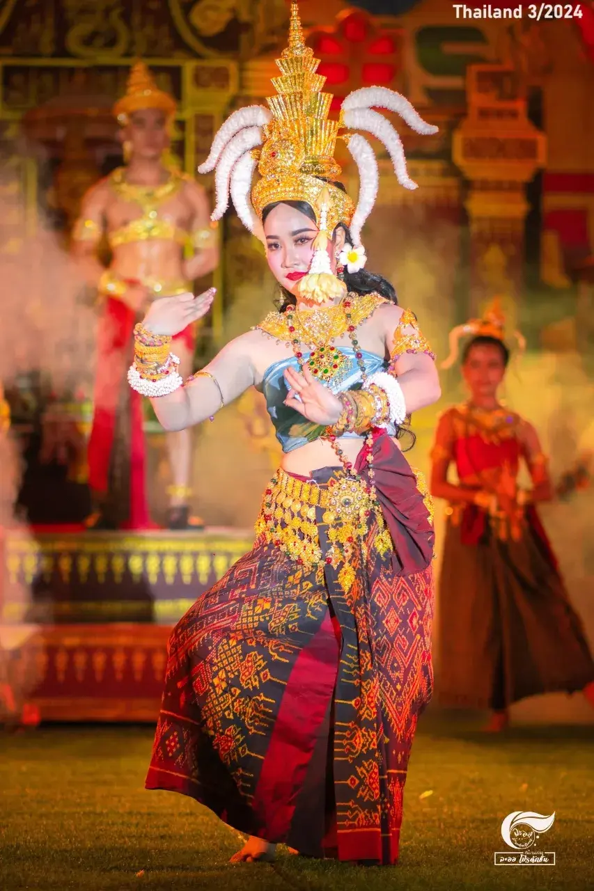 Dance at Luang Pho Chamnit Worship 🇹🇭