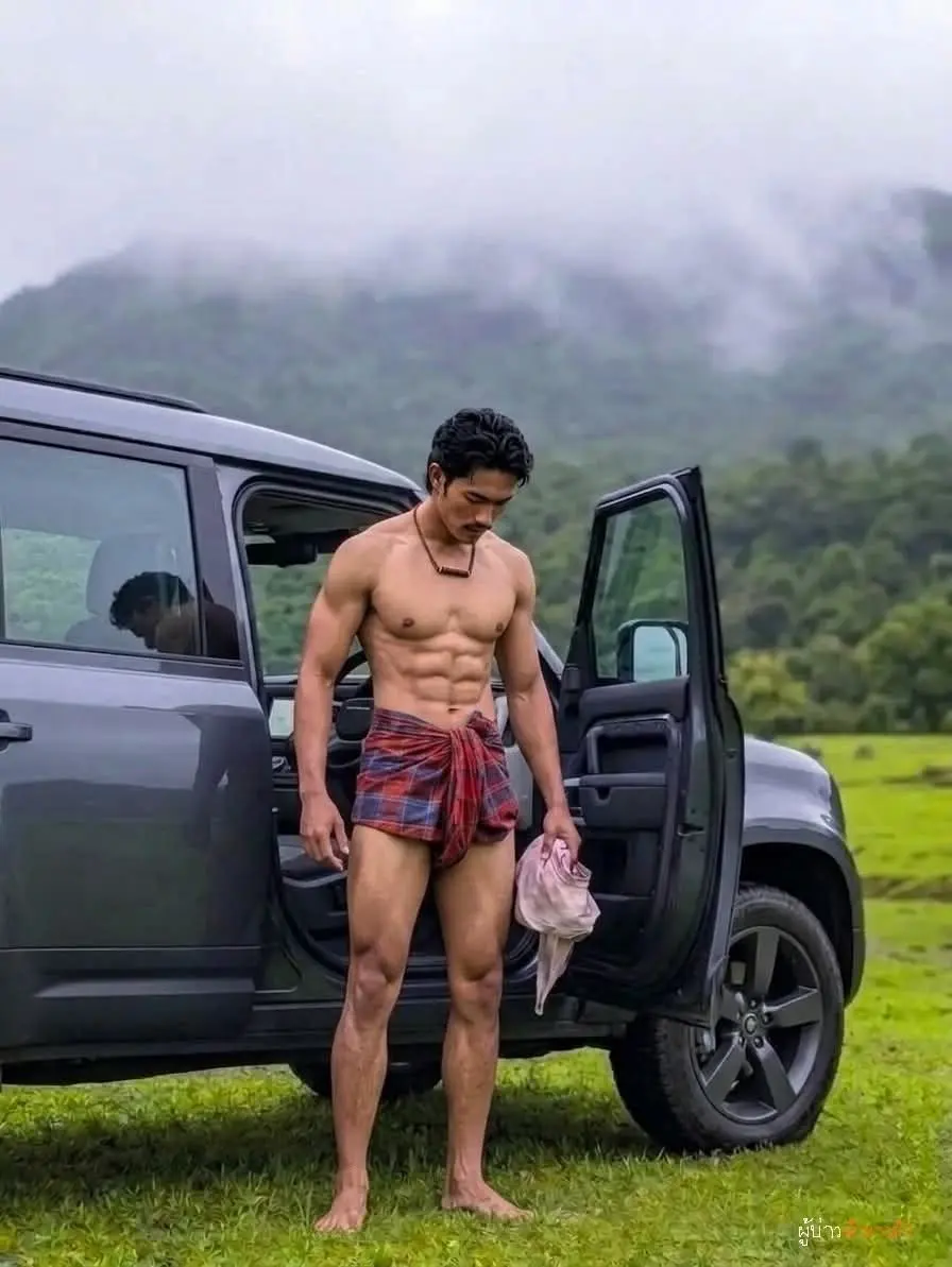 ผู้บ่าวผ้าขาวม้า